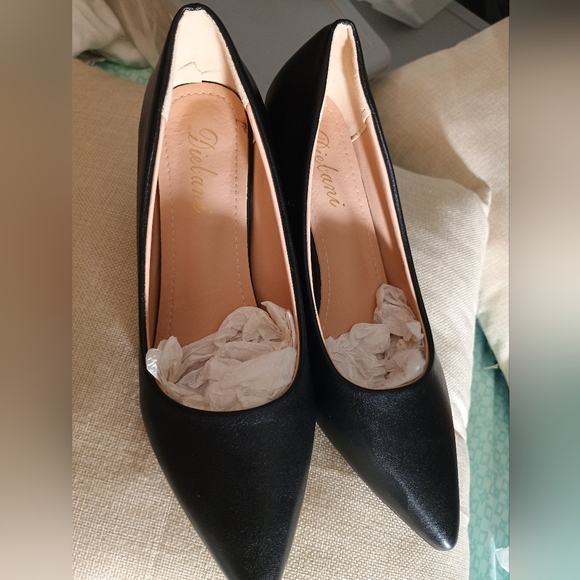 Black high heels - Picture 3 of 9